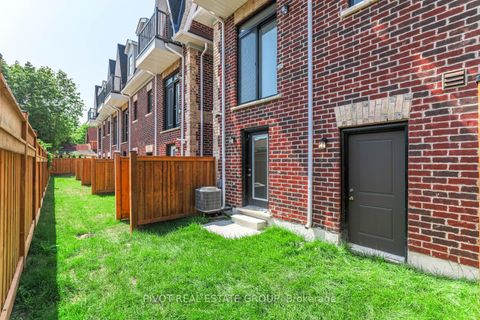 Photo 31 at 21 Kennisis Way, Maple, Vaughan