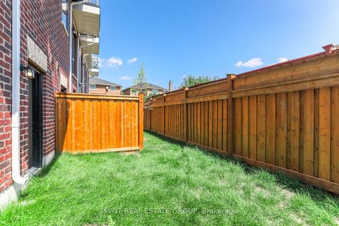 Photo 32 at 21 Kennisis Way, Maple, Vaughan