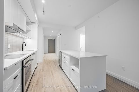 Photo 12 at 814 - 185 Dunlop Street E, Lakeshore, Barrie