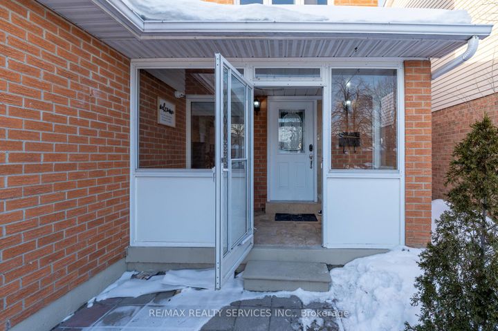 Photo 1 at 4 Summertime Court, Heart Lake West, Brampton