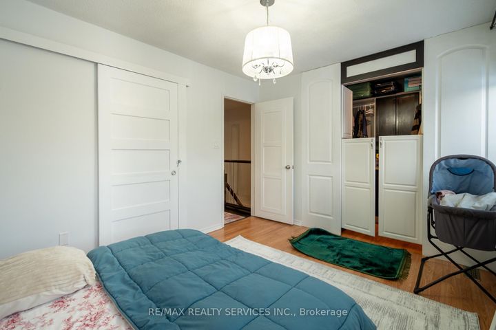 Photo 11 at 4 Summertime Court, Heart Lake West, Brampton