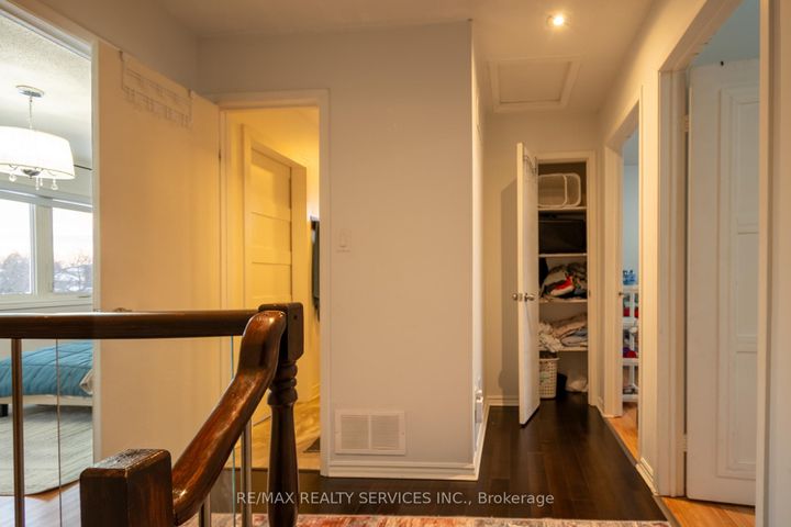 Photo 12 at 4 Summertime Court, Heart Lake West, Brampton