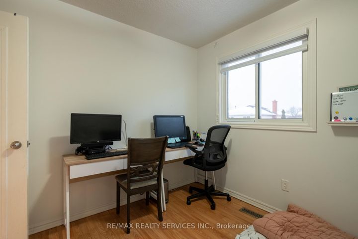 Photo 14 at 4 Summertime Court, Heart Lake West, Brampton