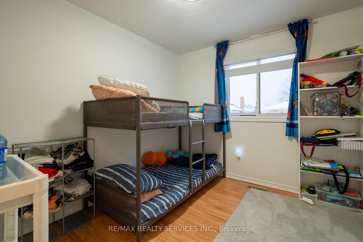 Photo 15 at 4 Summertime Court, Heart Lake West, Brampton