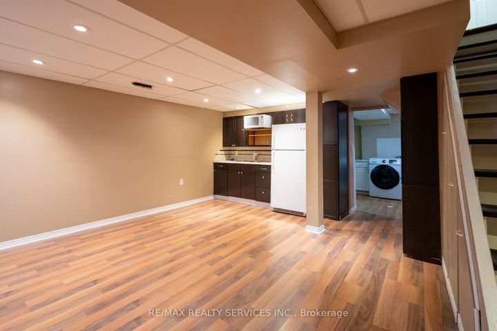 Photo 17 at 4 Summertime Court, Heart Lake West, Brampton