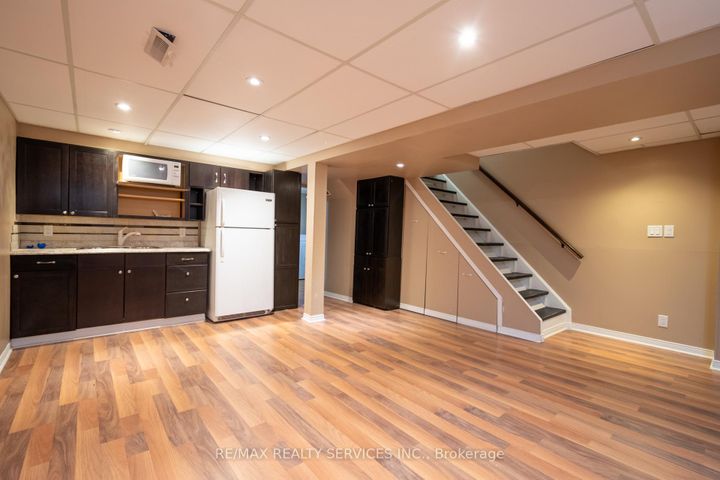 Photo 18 at 4 Summertime Court, Heart Lake West, Brampton