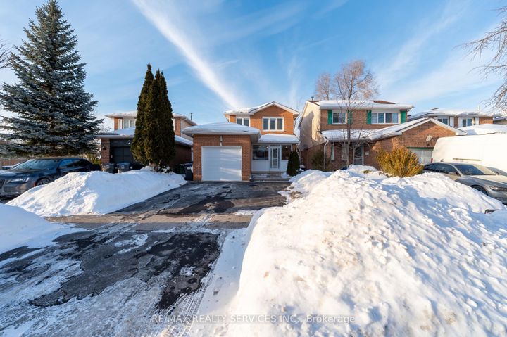 Photo 23 at 4 Summertime Court, Heart Lake West, Brampton