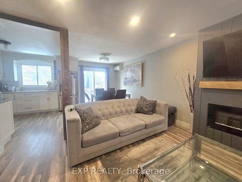Photo 2 at 44 - 700 Harmony Road N, Pinecrest, Oshawa