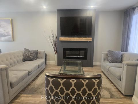 Photo 4 at 44 - 700 Harmony Road N, Pinecrest, Oshawa