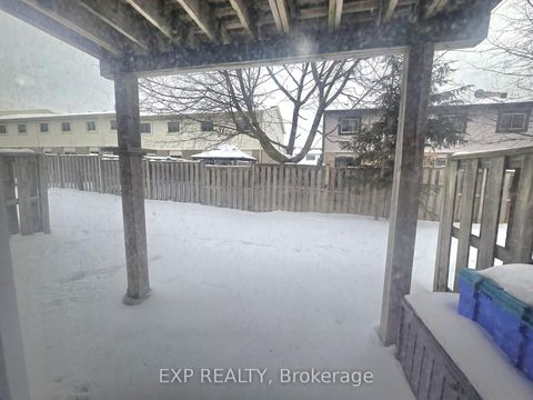 Photo 10 at 44 - 700 Harmony Road N, Pinecrest, Oshawa