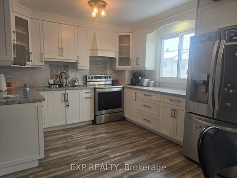 Photo 13 at 44 - 700 Harmony Road N, Pinecrest, Oshawa