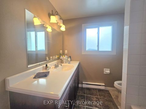 Photo 18 at 44 - 700 Harmony Road N, Pinecrest, Oshawa