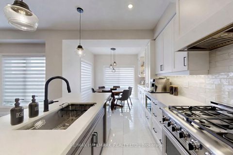 Photo 5 at 11 Martina Crescent, Vellore Village, Vaughan