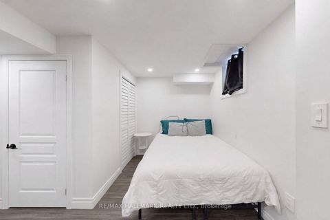 Photo 23 at 11 Martina Crescent, Vellore Village, Vaughan