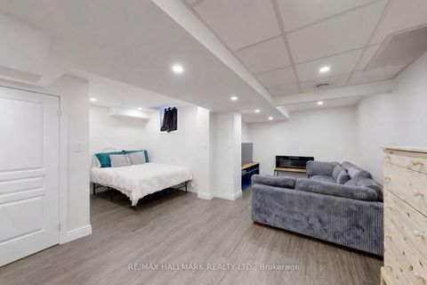 Photo 24 at 11 Martina Crescent, Vellore Village, Vaughan