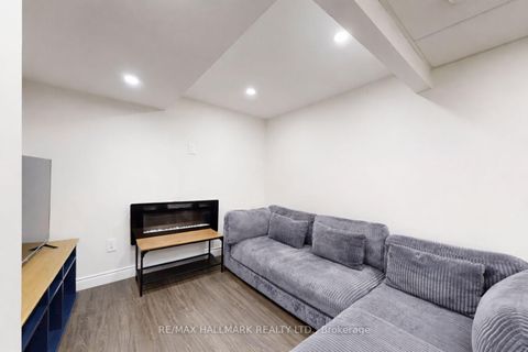 Photo 25 at 11 Martina Crescent, Vellore Village, Vaughan