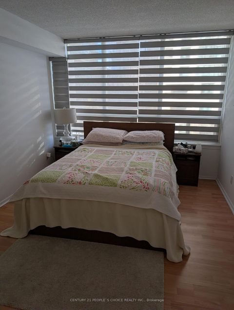 Photo 5 at 403 - 30 Greenfield Avenue, Willowdale East, Toronto