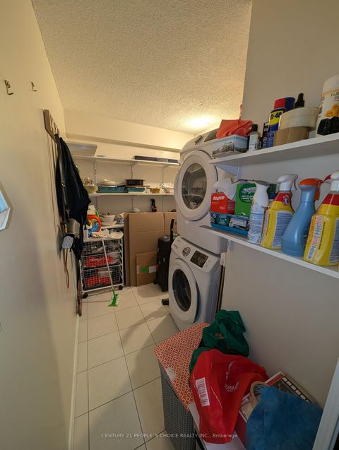 Photo 6 at 403 - 30 Greenfield Avenue, Willowdale East, Toronto