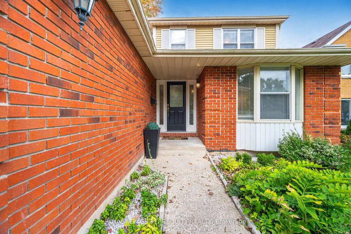 Photo 2 at 4085 Wheelwright Crescent, Erin Mills, Mississauga
