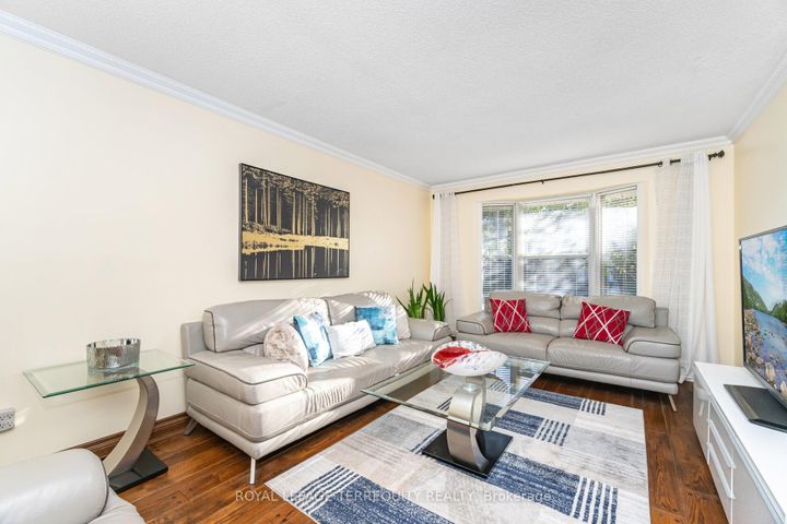 Photo 4 at 4085 Wheelwright Crescent, Erin Mills, Mississauga