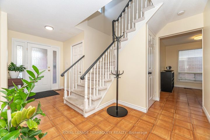 Photo 18 at 4085 Wheelwright Crescent, Erin Mills, Mississauga