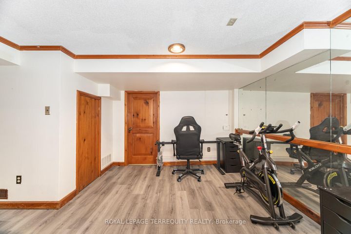Photo 37 at 4085 Wheelwright Crescent, Erin Mills, Mississauga