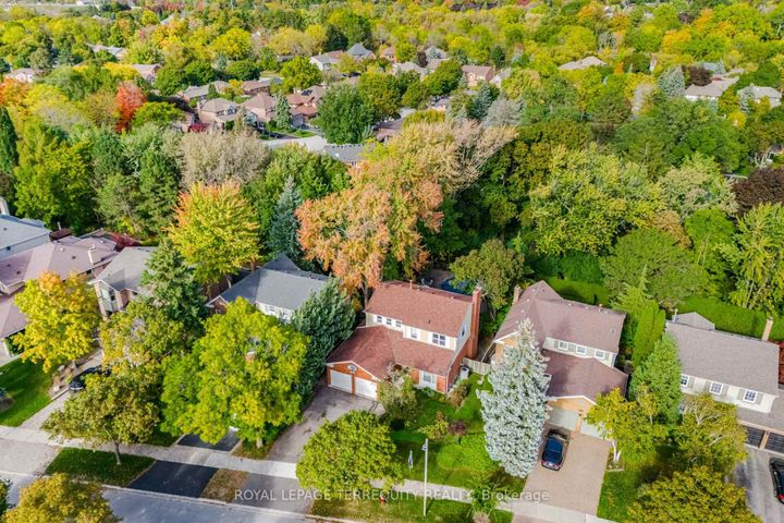 Photo 45 at 4085 Wheelwright Crescent, Erin Mills, Mississauga