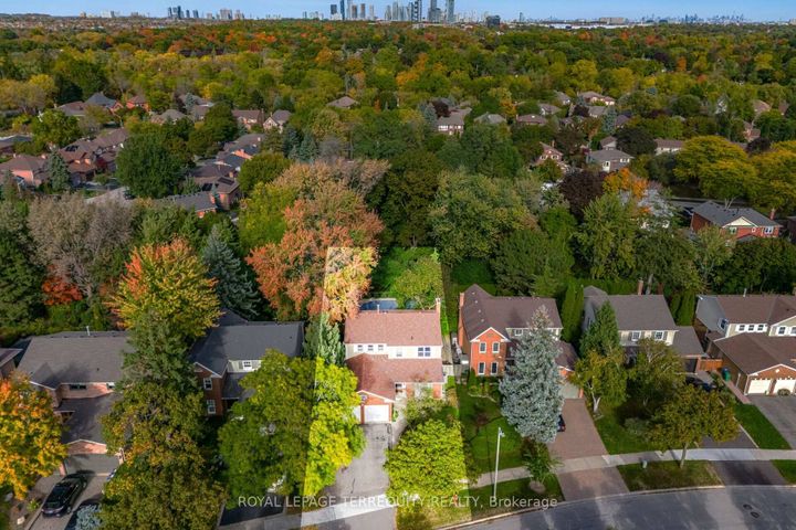 Photo 46 at 4085 Wheelwright Crescent, Erin Mills, Mississauga