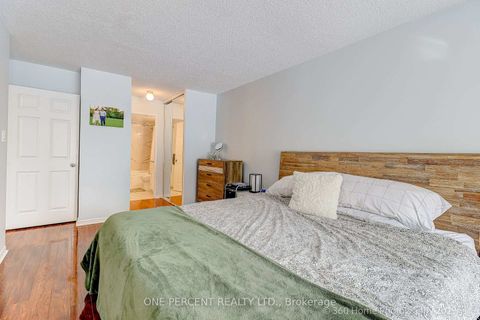 Photo 1 at 201 - 7 Bishop Avenue, Newtonbrook East, Toronto
