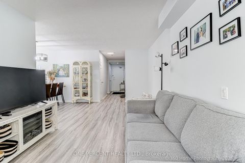 Photo 9 at 201 - 7 Bishop Avenue, Newtonbrook East, Toronto