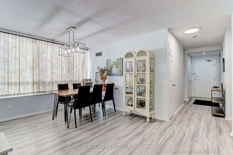 Photo 10 at 201 - 7 Bishop Avenue, Newtonbrook East, Toronto