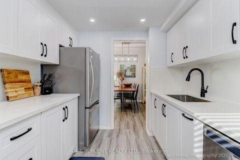 Photo 12 at 201 - 7 Bishop Avenue, Newtonbrook East, Toronto