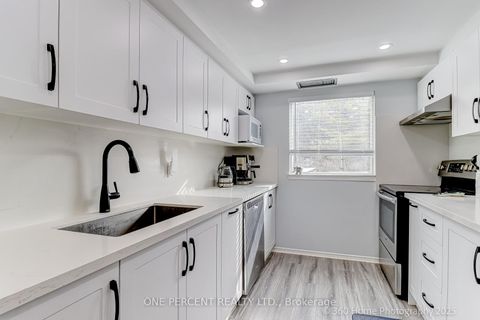 Photo 14 at 201 - 7 Bishop Avenue, Newtonbrook East, Toronto