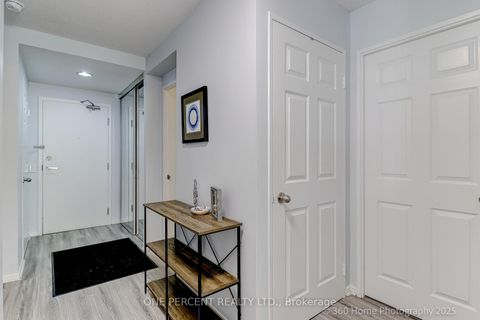 Photo 15 at 201 - 7 Bishop Avenue, Newtonbrook East, Toronto