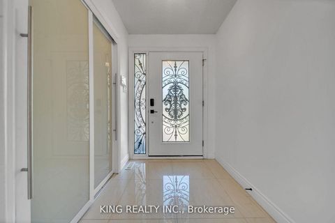 Photo 5 at 2606 Ambercroft Trail, Central Erin Mills, Mississauga