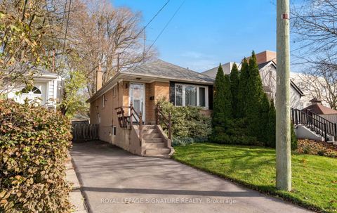 Photo 1 at 17 Vanbrugh Avenue, Cliffside, Toronto