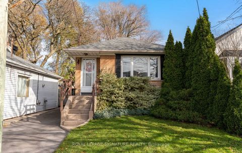 Photo 2 at 17 Vanbrugh Avenue, Cliffside, Toronto