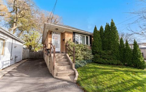 Photo 5 at 17 Vanbrugh Avenue, Cliffside, Toronto