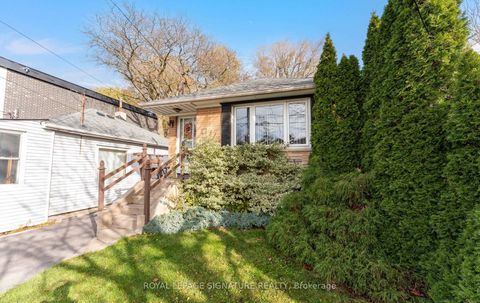 Photo 6 at 17 Vanbrugh Avenue, Cliffside, Toronto