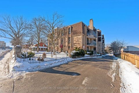 Photo 1 at PH 1 - 15390 Yonge Street, Aurora Village, Aurora