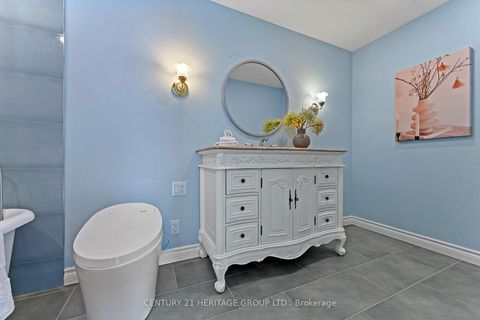 Photo 16 at PH 1 - 15390 Yonge Street, Aurora Village, Aurora