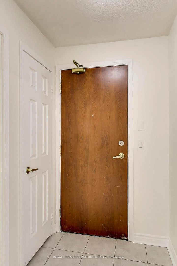 Photo 4 at 203 - 18 Kenaston Gardens, Bayview Village, Toronto