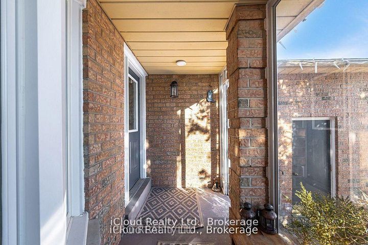 Photo 2 at 1615 Sir Monty's Drive, East Credit, Mississauga