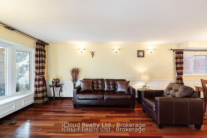 Photo 4 at 1615 Sir Monty's Drive, East Credit, Mississauga
