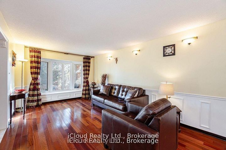 Photo 5 at 1615 Sir Monty's Drive, East Credit, Mississauga