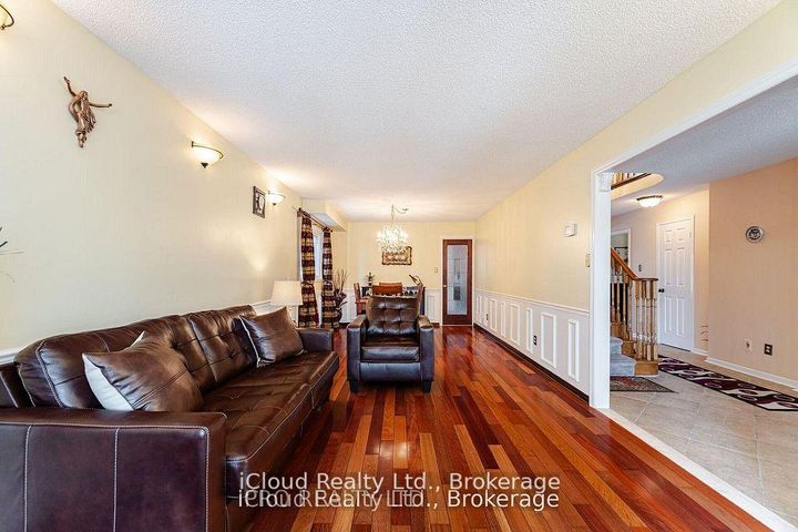 Photo 6 at 1615 Sir Monty's Drive, East Credit, Mississauga