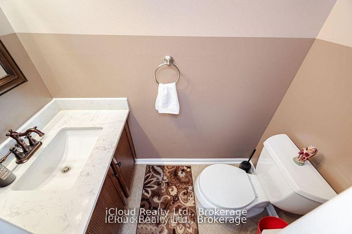 Photo 14 at 1615 Sir Monty's Drive, East Credit, Mississauga