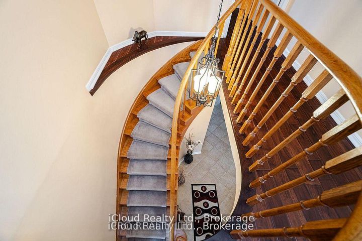 Photo 17 at 1615 Sir Monty's Drive, East Credit, Mississauga