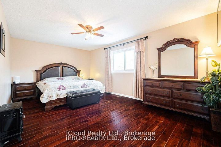 Photo 18 at 1615 Sir Monty's Drive, East Credit, Mississauga