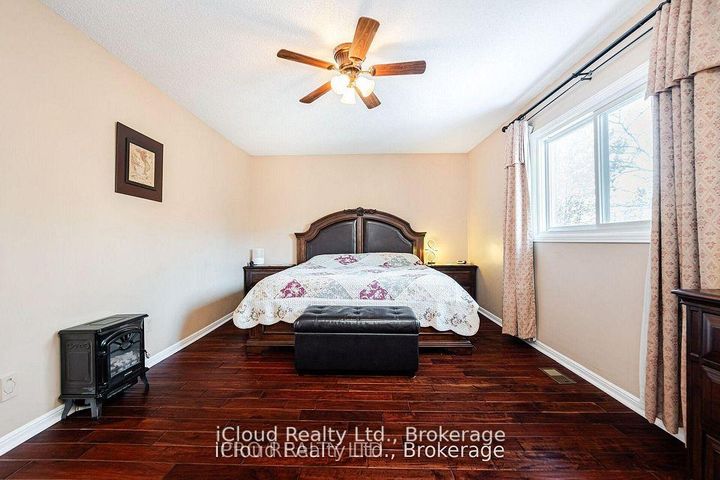 Photo 19 at 1615 Sir Monty's Drive, East Credit, Mississauga